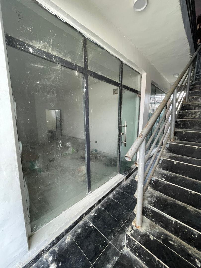 Newly built standard shop space in Thomas Estate